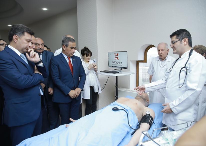 Azerbayca Tip Universitesi Bina İci Bina